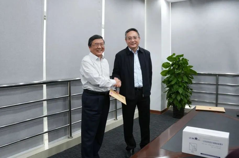 奉賢區(qū)人大常委會(huì)黨組書記、主任張培榮一行蒞臨上海山美股份開展“優(yōu)環(huán)境、穩(wěn)經(jīng)濟(jì)”大走訪大調(diào)研